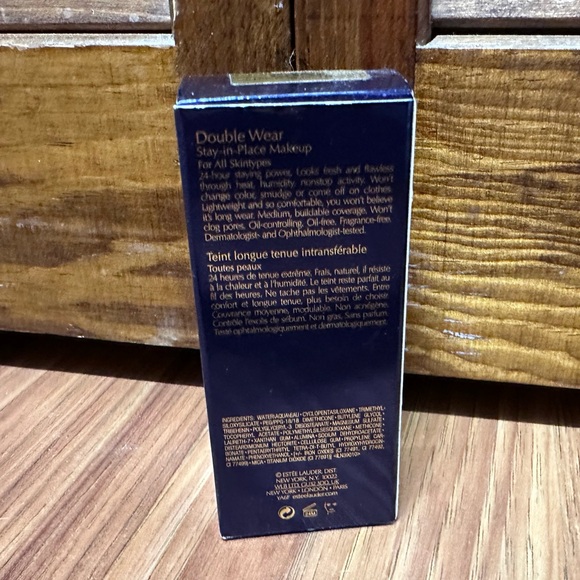 Estee Lauder Double Wear Foundation (1W2 SAND) - Picture 2 of 9